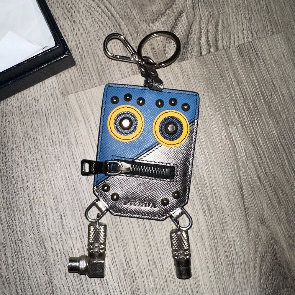 PRADA 100% AUTHENTIC Robot Key Holder Charm DIGITAL COA INCLUDED - Picture 7 of 14